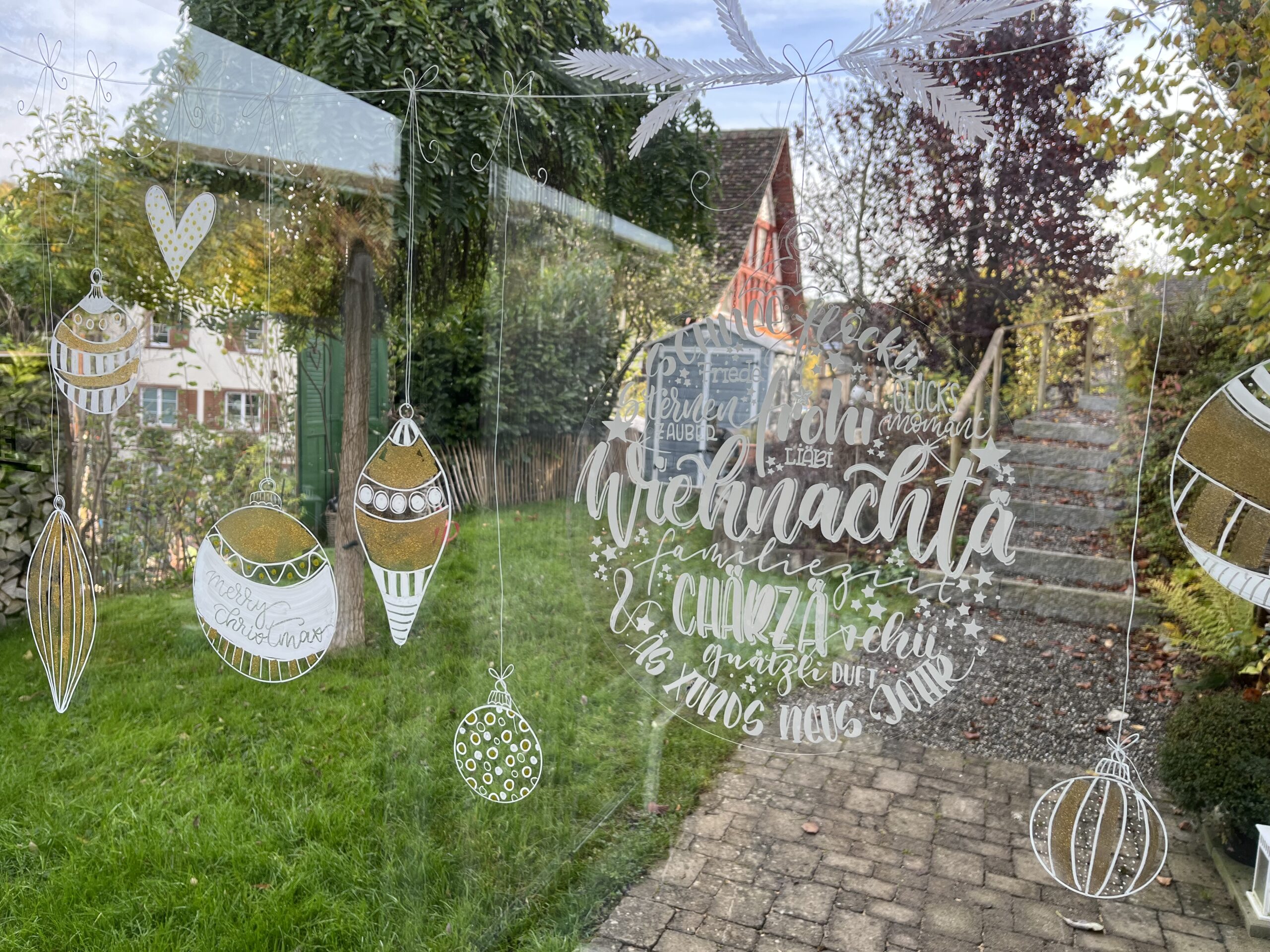 Fenstertattoo Weihnachtskugel & Christbaum – Bild 2
